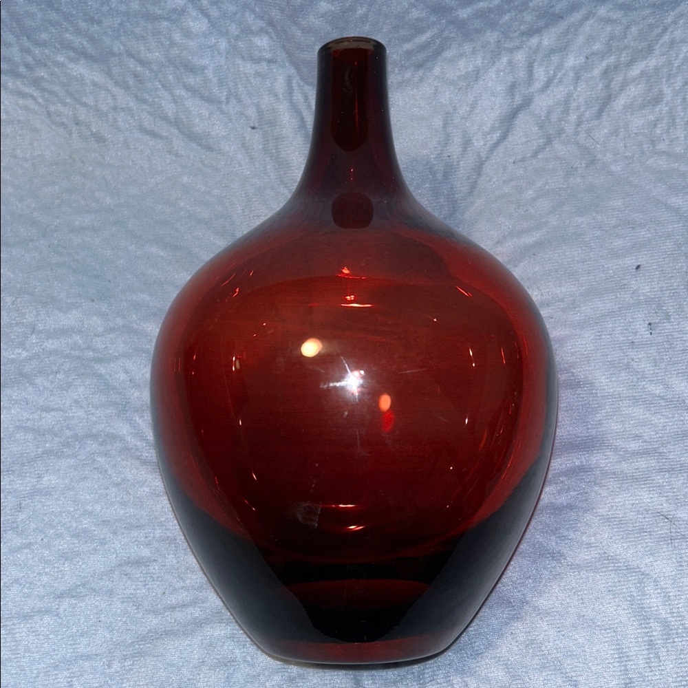 IKEA Salong ruby red glass vase, designed by Johanna Jelinek - Picture 8 of 11